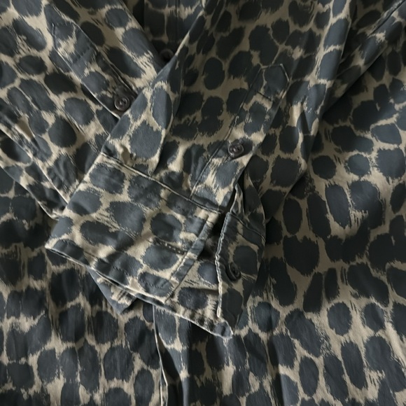 Button Down Shirt with Pattern - Picture 4 of 8